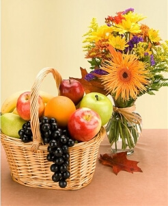 Imagen de Canasta de frutas y flores primaverales