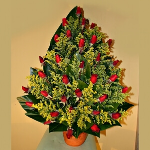 Image of Big red roses arrangement