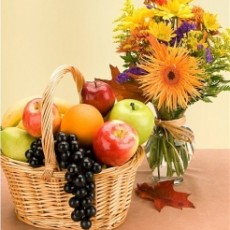 Imagen de Canasta de frutas y flores primaverales