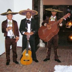 Image of Serenade with 3 mariachis