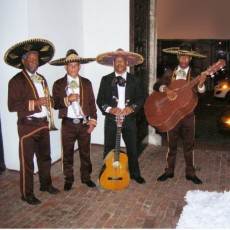 Image of Serenade with 4 mariachis